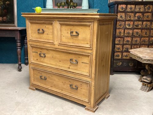 Fine vintage pine chest - fine,